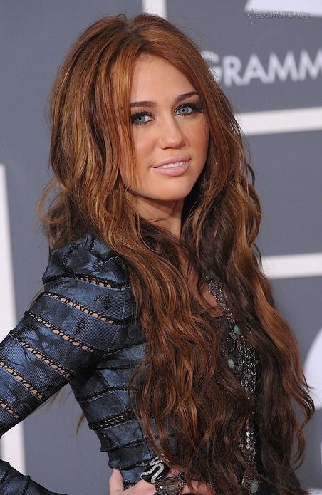 llery_main-miley-cyrus-2010-grammy-awards-red-carpet-photos-02012010-38.jpg